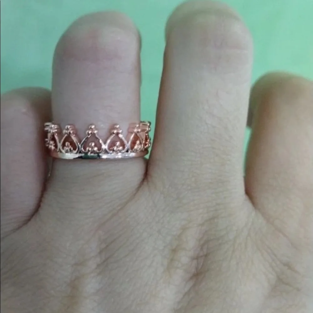 New Women’s Rose Gold Plated Crown Princess Ring - Picture 2 of 2
